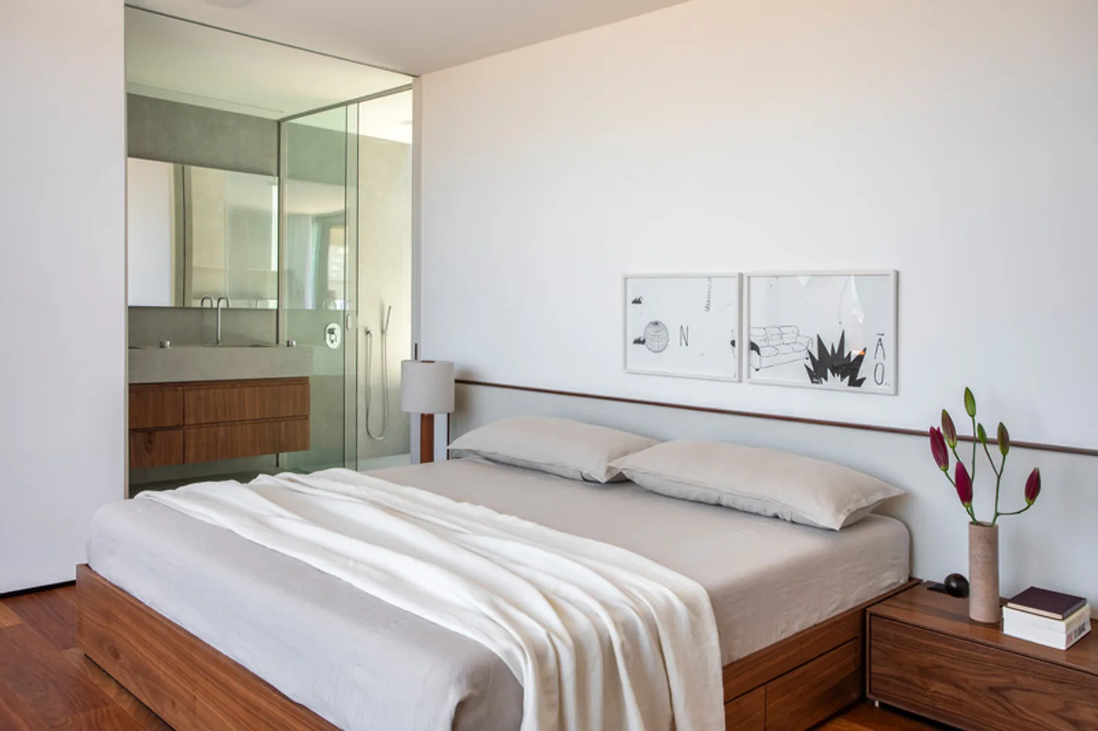 Projeto vencedor da categoria Refúgio de Bem-estar Residencial no 29º Prêmio Deca – Apartamento Arpoador, de João Panaggio.