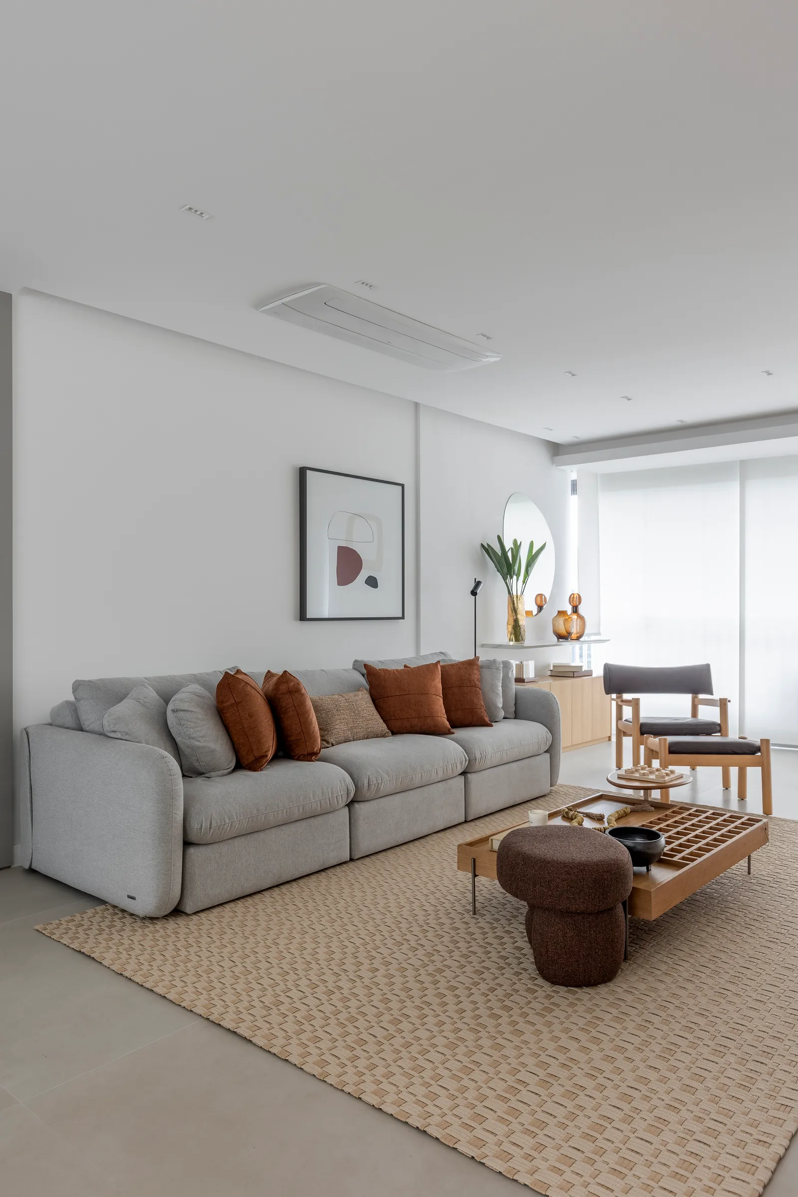 Apartamento na Vila Olímpia aposta em integração e estética minimalista para uma família jovem (36)