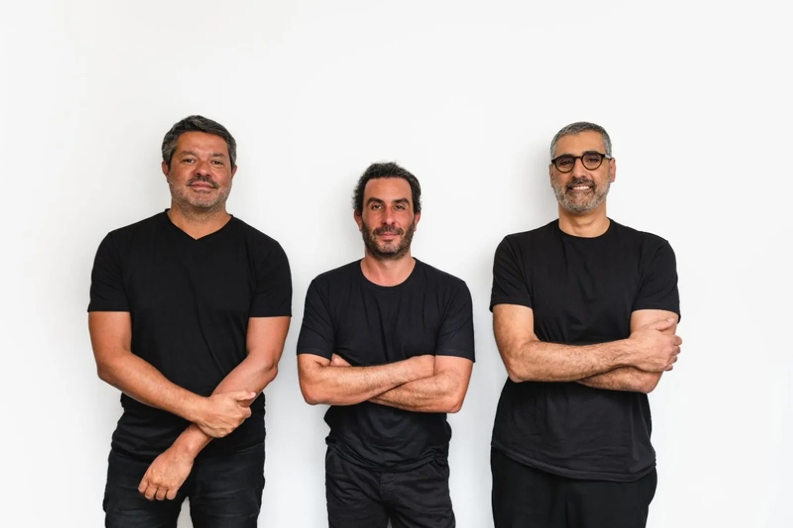 Os arquitetos Fernando Forte, Rodrigo Marcondes Ferraz e Lourenço Gimenes participam do fórum internacional promovido pe