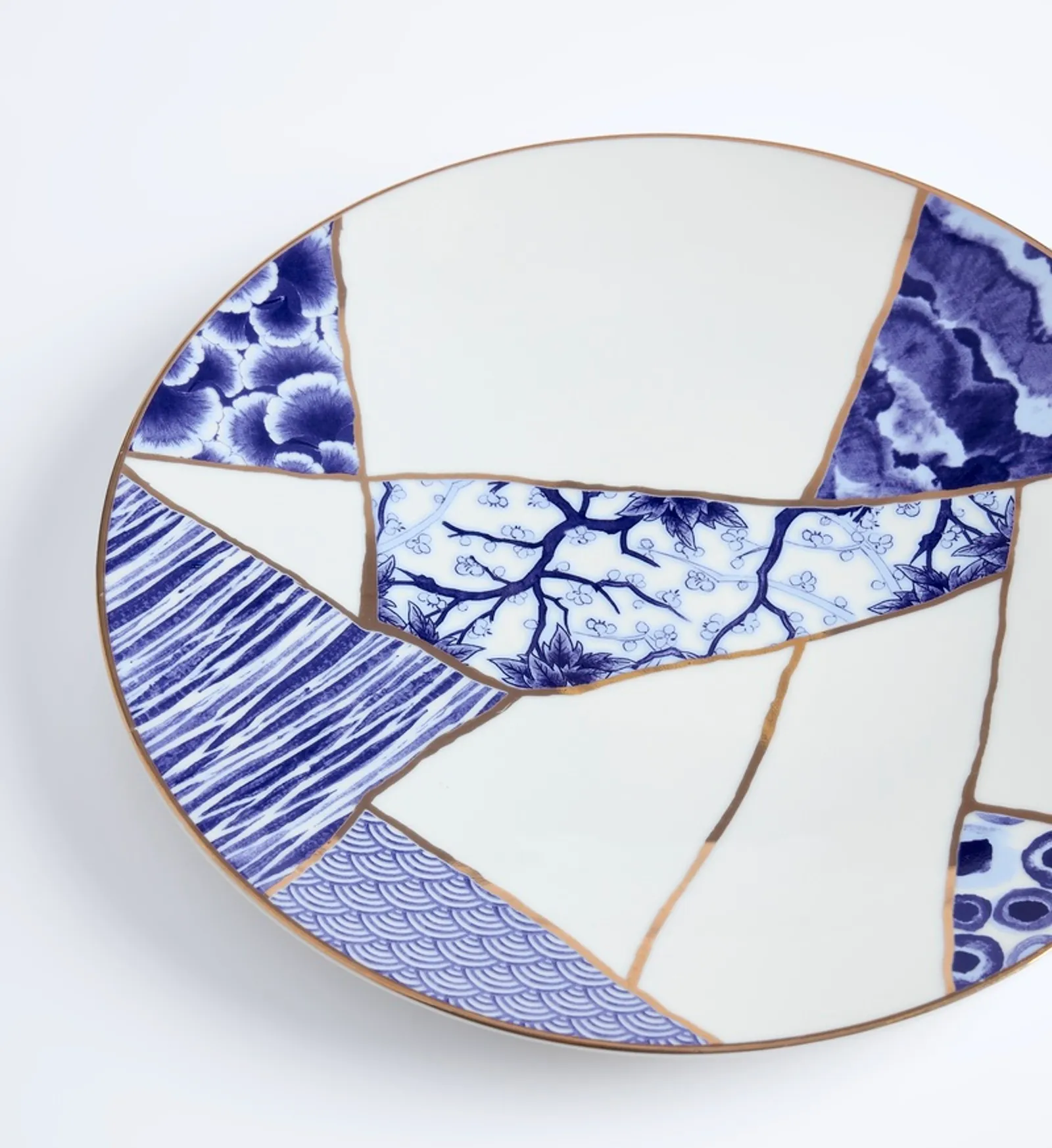 Conjunto de pratos e bowls da coleção Japão, exibindo a estética contemporânea e as referências culturais.