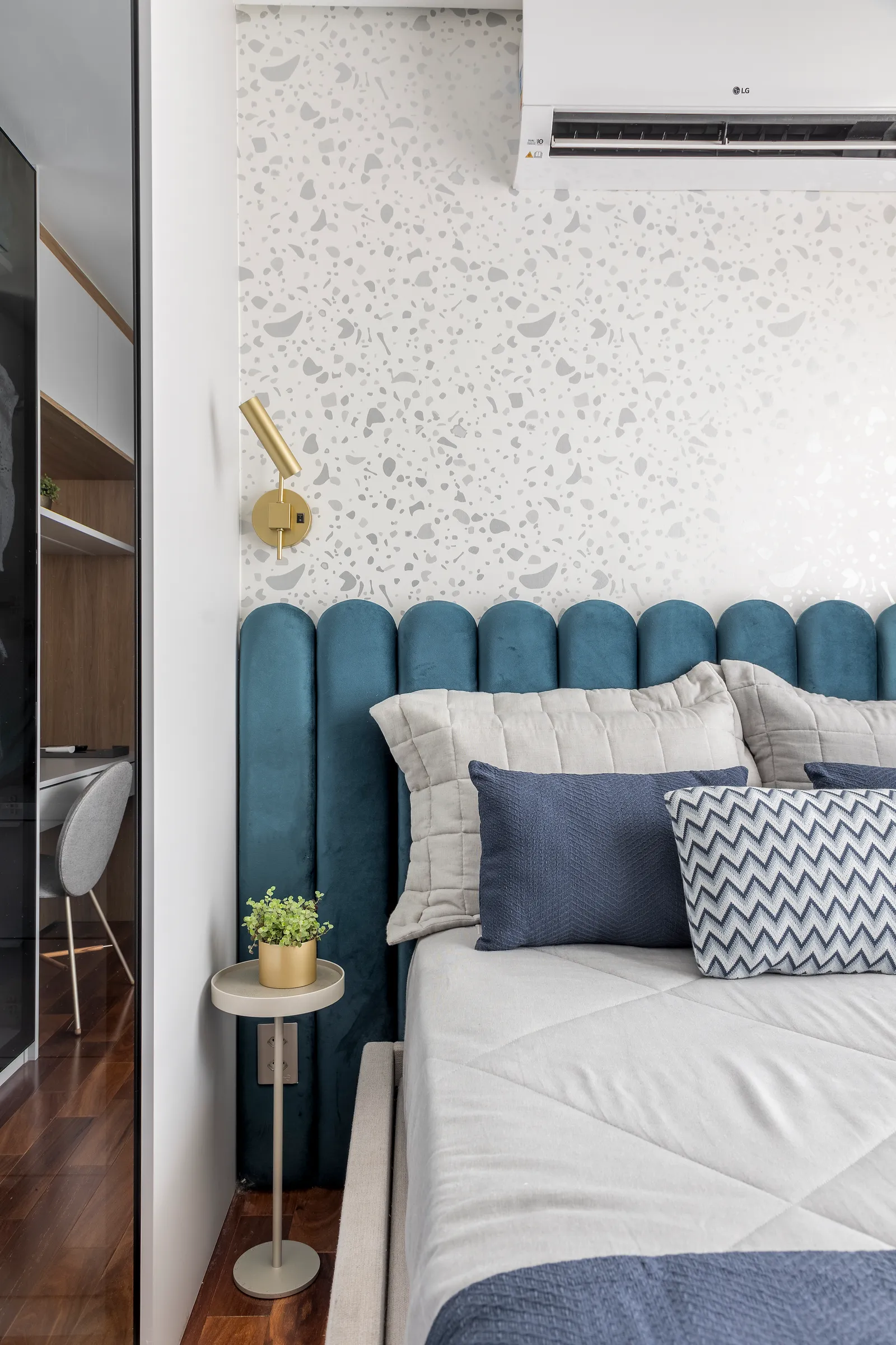 Para a arquiteta Ana Rozenblit, a iluminação é uma oportunidade de inserir o dourado | Projeto: Spaço Interior