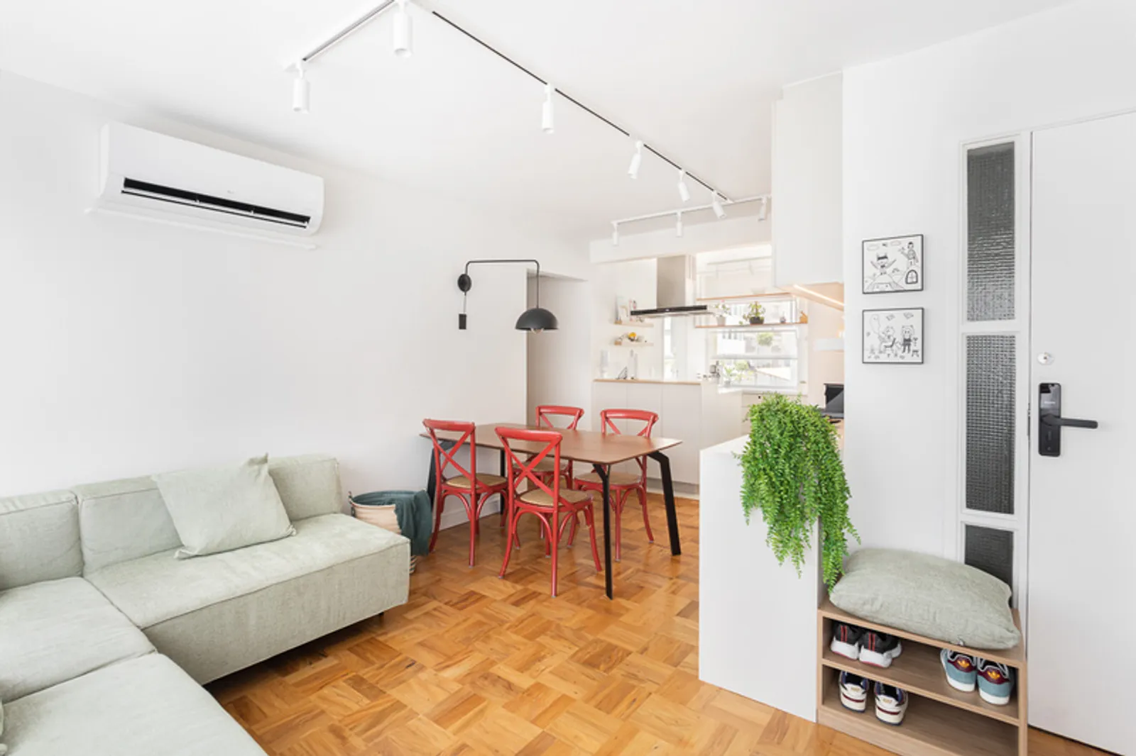 Projeto: Studio Elã | Neste projeto, o estilo combina elementos minimalistas, industriais e vintage, criando uma releitura contemporânea da tradicional 