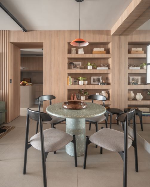 Projeto: Dantas & Passos Arquitetura | Objetos afetivos, lembranças de viagens, obras de arte e peças com significado ajudam a construir a identidade dos ambientes.