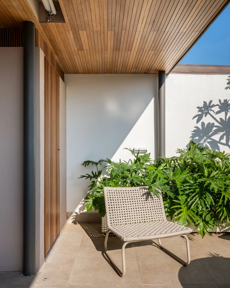 Projeto: MDH.Arq — Fernando Milan - Perspectiva da área de estar externa, mostrando a conexão com o jardim e a vista par