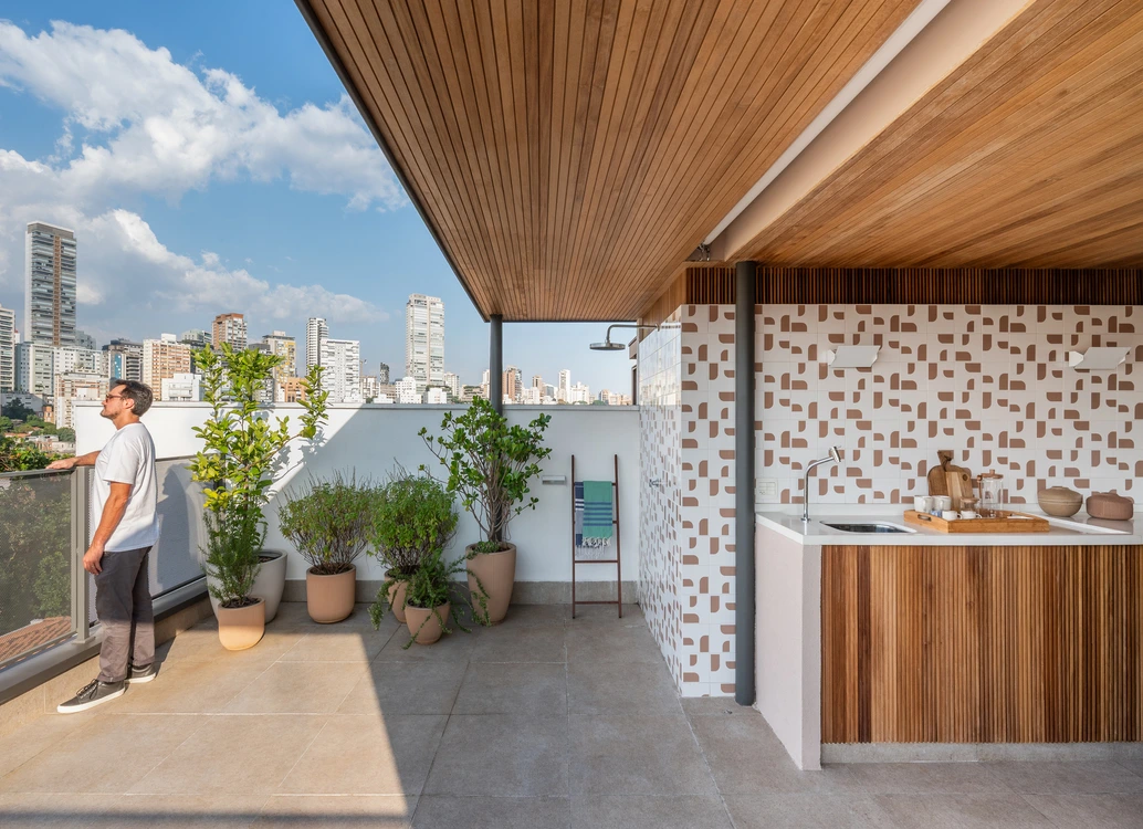 Projeto: MDH.Arq — Fernando Milan - Vista geral do pavilhão de lazer, com a área de refeições e estar, e a integração co