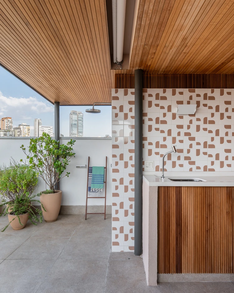 Projeto: MDH.Arq — Fernando Milan - Vista aérea do pavilhão mostrando a extensão da cobertura e a integração com o entor