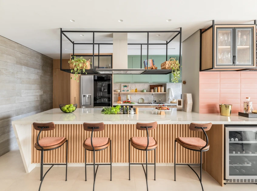 Projeto do BMA Studio | Os spots são elementos versáteis na iluminação de espaços, sua flexibilidade permite direcionar luz de forma focada, realçando detalhes e proporcionado mais funcionalidade.