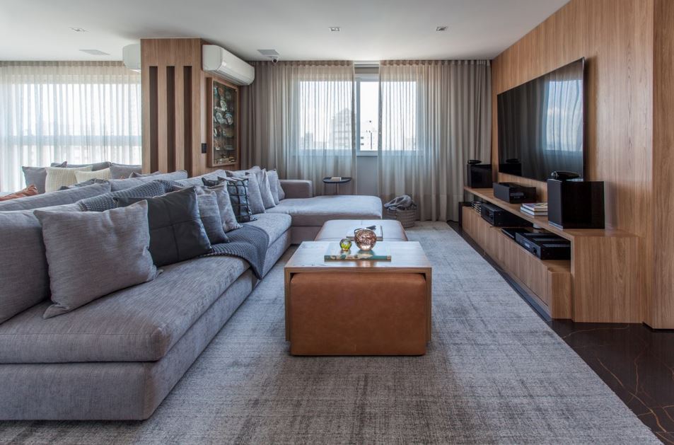 Essa mudança também acompanha uma nova relação das pessoas com suas próprias casas. Depois de passarem mais tempo dentro de casa, muitos moradores perceberam que ambientes perfeitos ou cenográficos nem sempre oferecem bem-estar necessário | Projeto Dantas & Passos Arquitetura | Foto: Eduardo Pozella