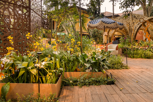 Projeto: Karin Marini, da Leve Paisagismo e Ana Lui | A riqueza da flora brasileira em destaque, com diferentes espécies que contribuem para a biodiversidade do ambiente.