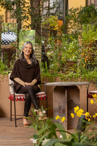 Projeto: Karin Marini, da Leve Paisagismo e Ana Lui | Vista de um dos pontos de descanso do jardim, com mobiliário e paisagismo que promovem o bem-estar.