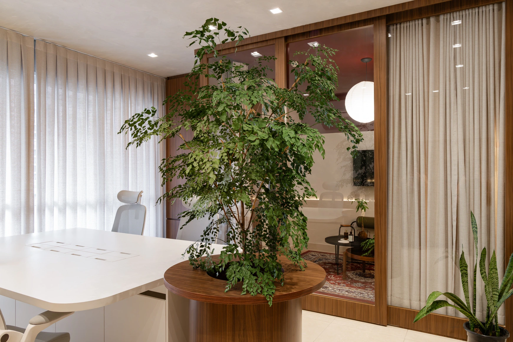 Detalhe da marcenaria e dos elementos decorativos que reforçam o estilo contemporâneo e acolhedor.